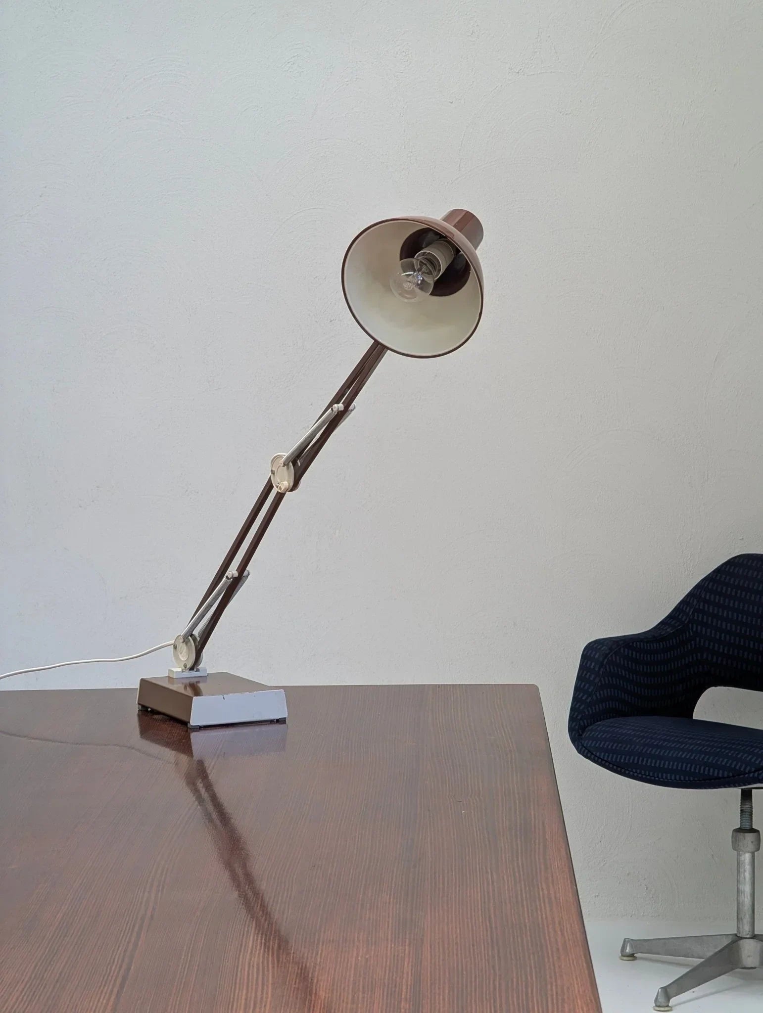 1970s Luxo Norway Jac Jacobsen L-1 architects task lamp on wood desk beside blue chair