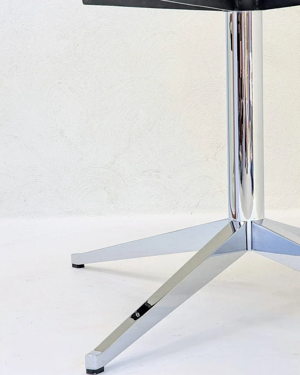 Florence Knoll Model 2480 Oval Table Desk in Rare Oak, USA, c. 1961 - Fox & Wedge