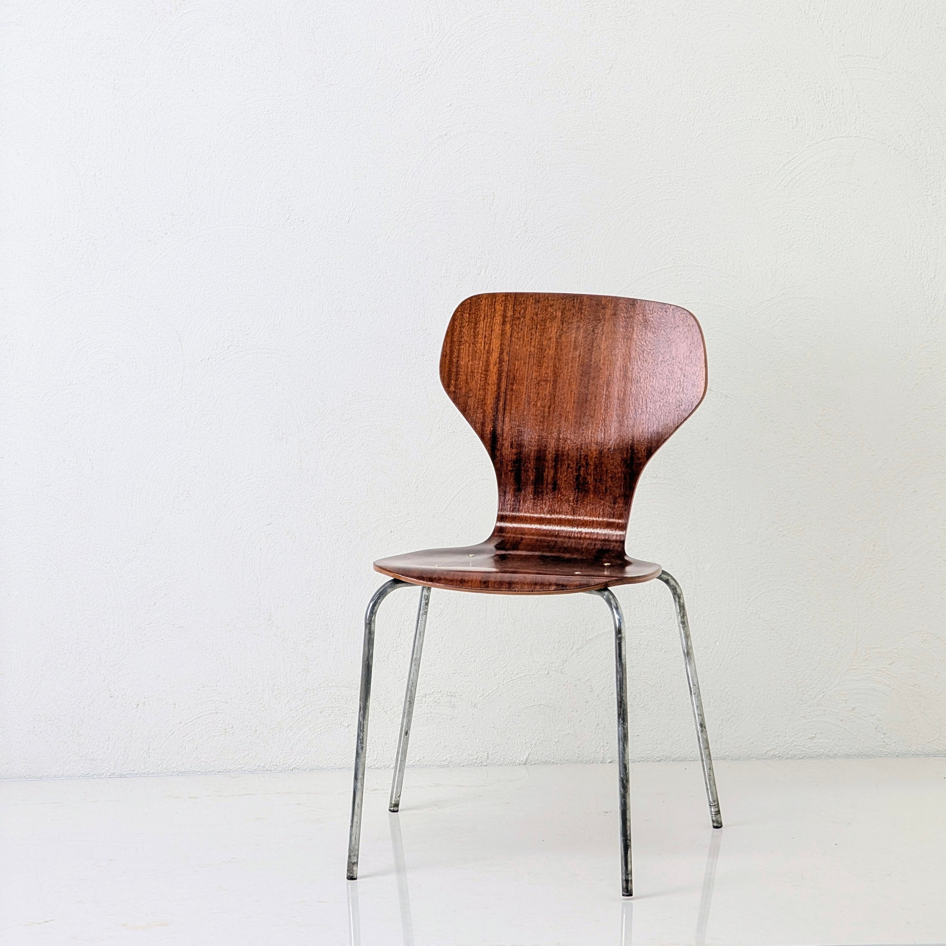 Danish Mid-Century Modern Stackable Shell Chair | c.1960s