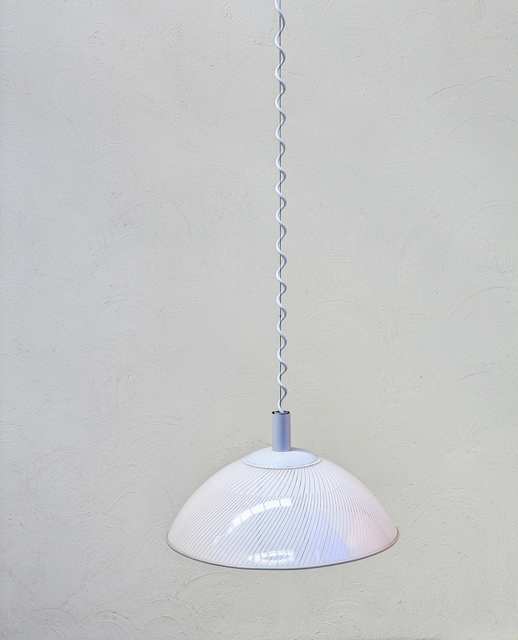 Italian 1980s Optical Plexiglas 'Rise & Fall' Pendant Light