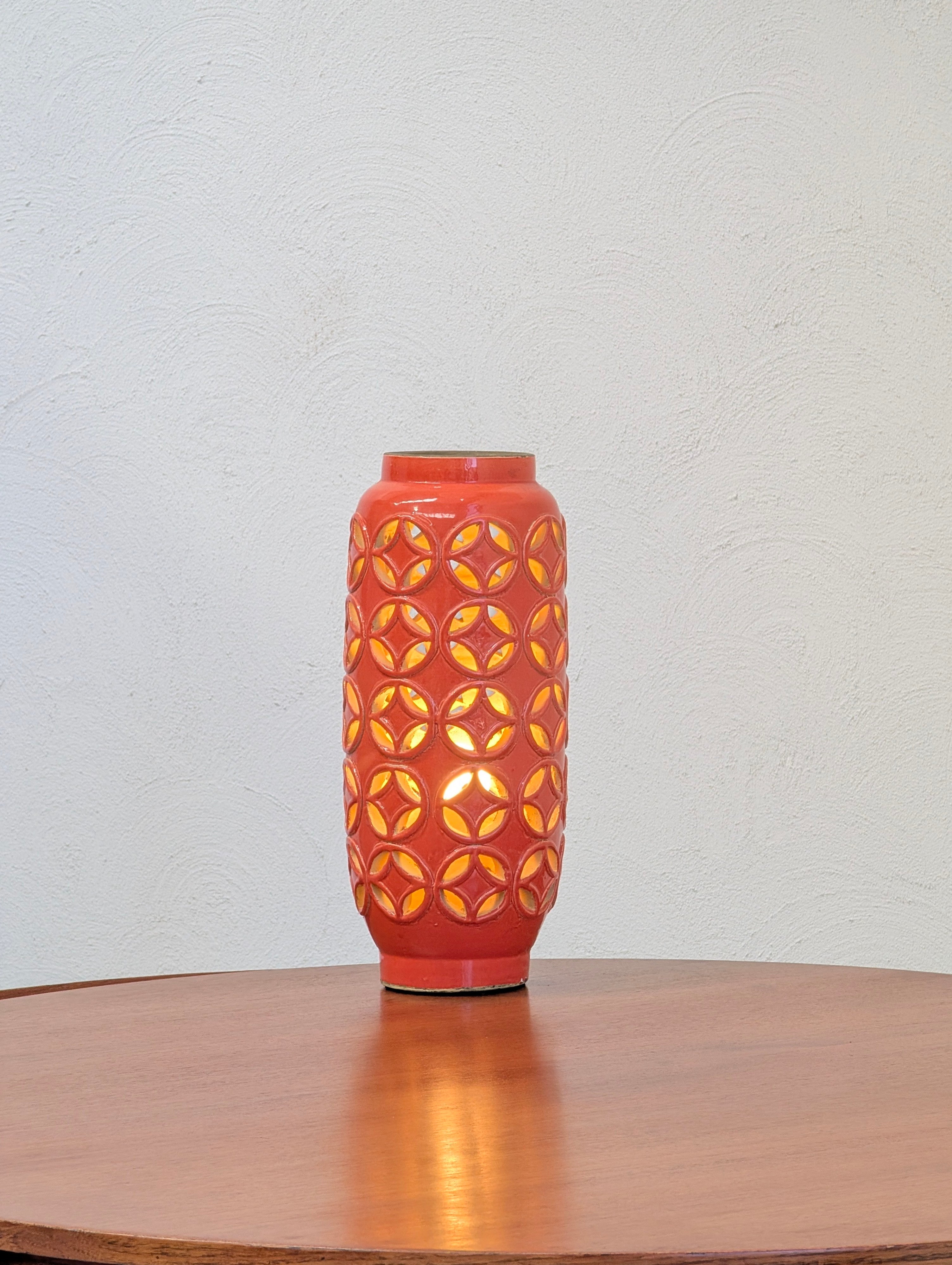 Geometric Glazed Ceramic Column Lamp in Retro Orange Glazed Terracotta