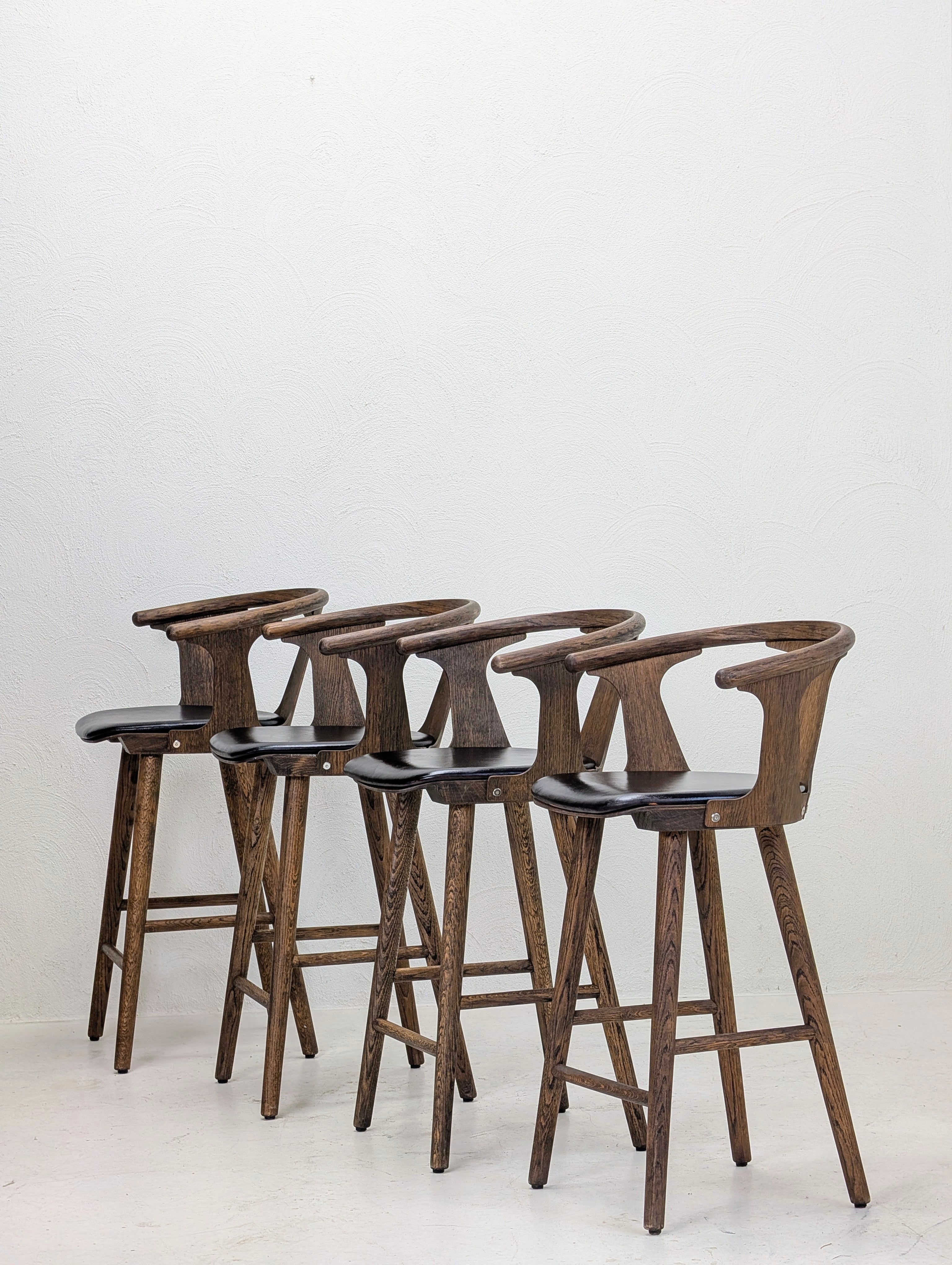 &Tradition In Between SK8 Counter Stools in Smoke Oiled Oak & Leather