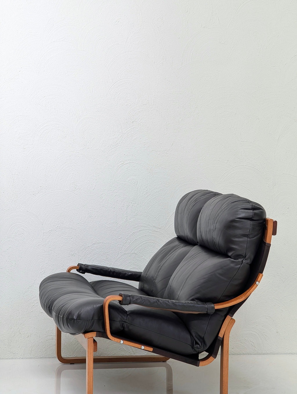 Tessa ‘Monaco’ 2-Seater Sofa in Black Leather – Designed by Fred Lowen