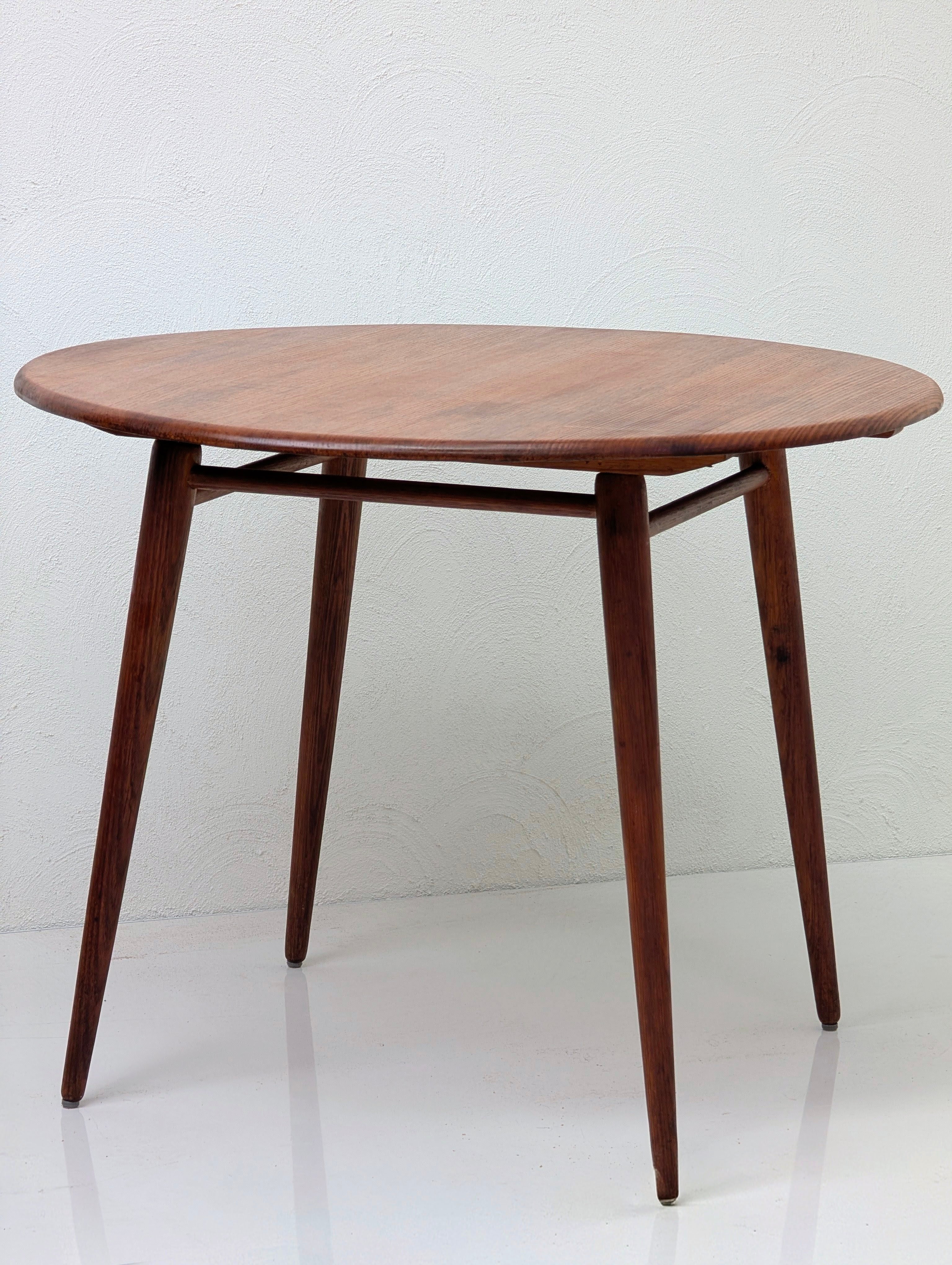 Mid-Century Modern Round Dining Table in Solid Oak by Melbourne Chair Company (Melchair) | c.1960s