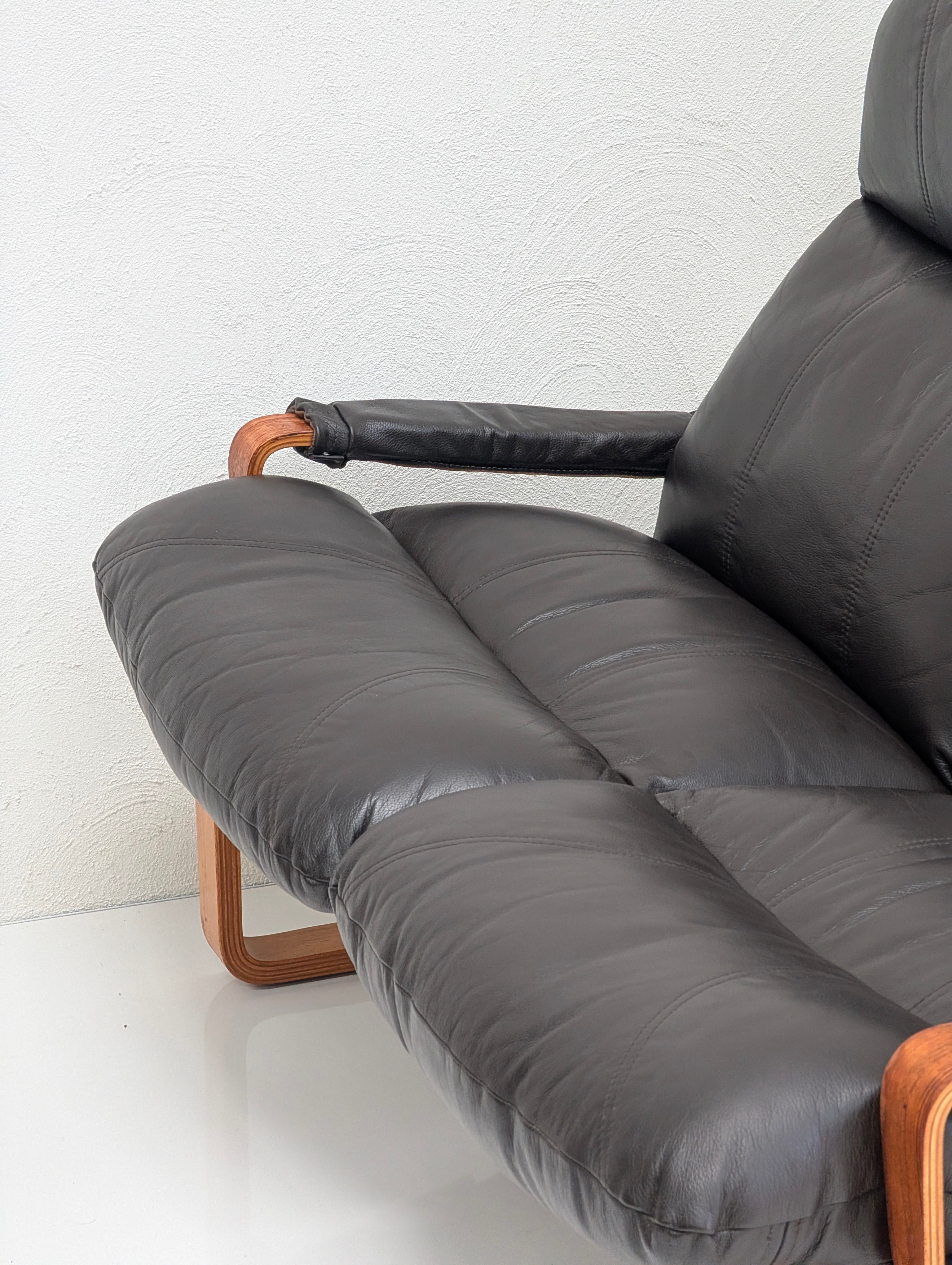 Tessa ‘Monaco’ 2-Seater Sofa in Black Leather – Designed by Fred Lowen