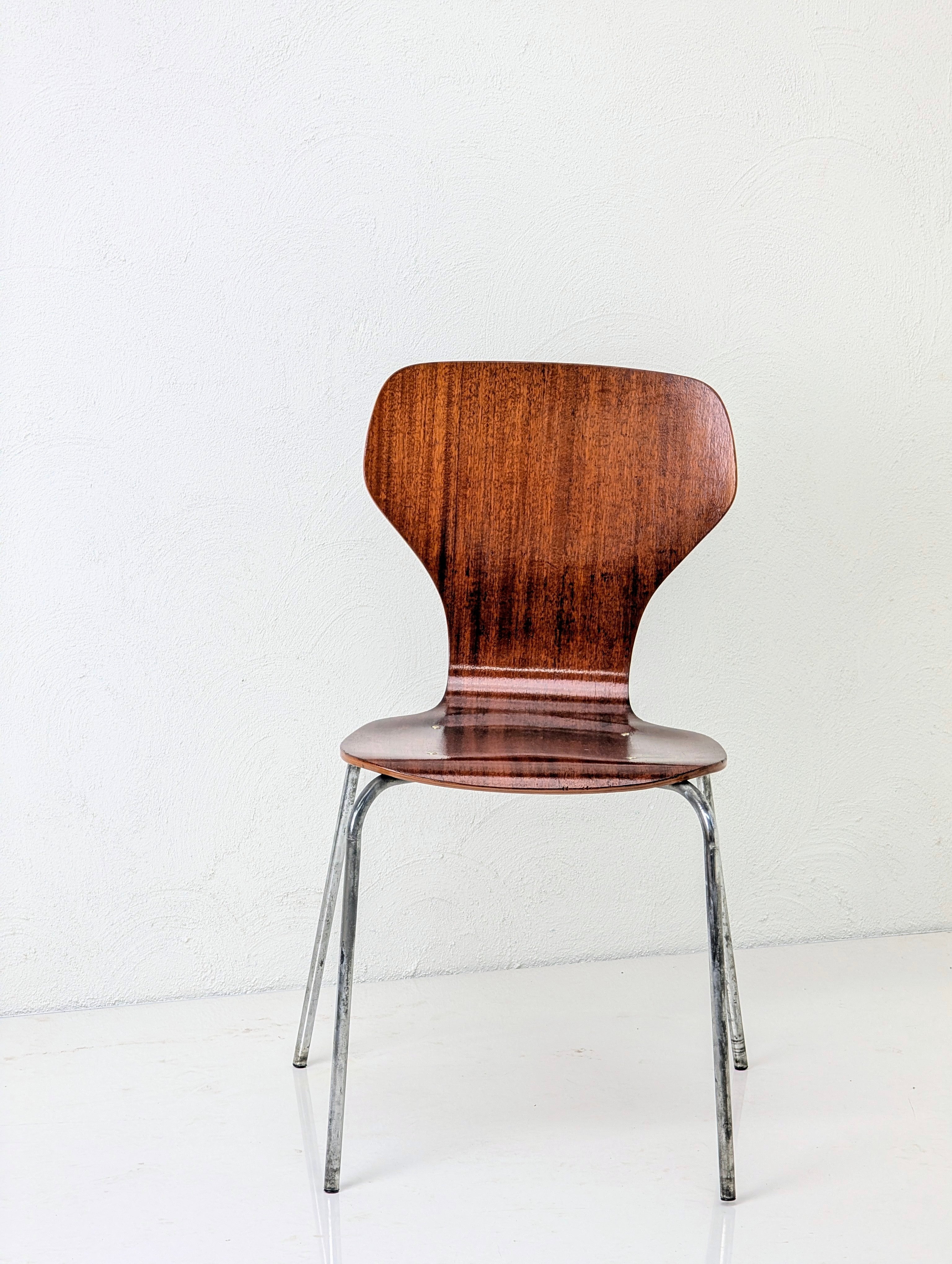 Danish Mid-Century Modern Stackable Shell Chair | c.1960s