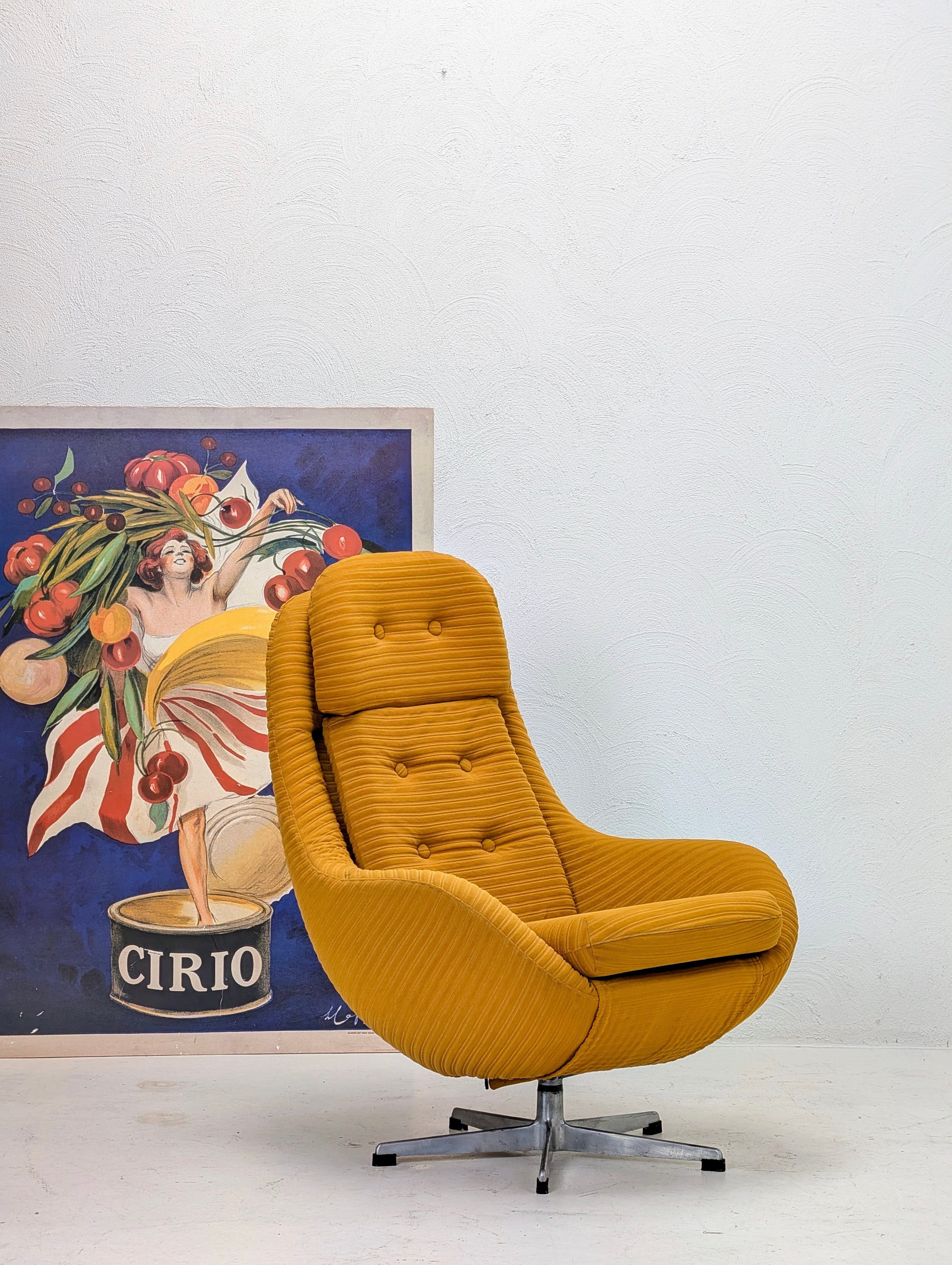 UP Zavody Rousinov Peggy Swivel Armchair in Original Velvet