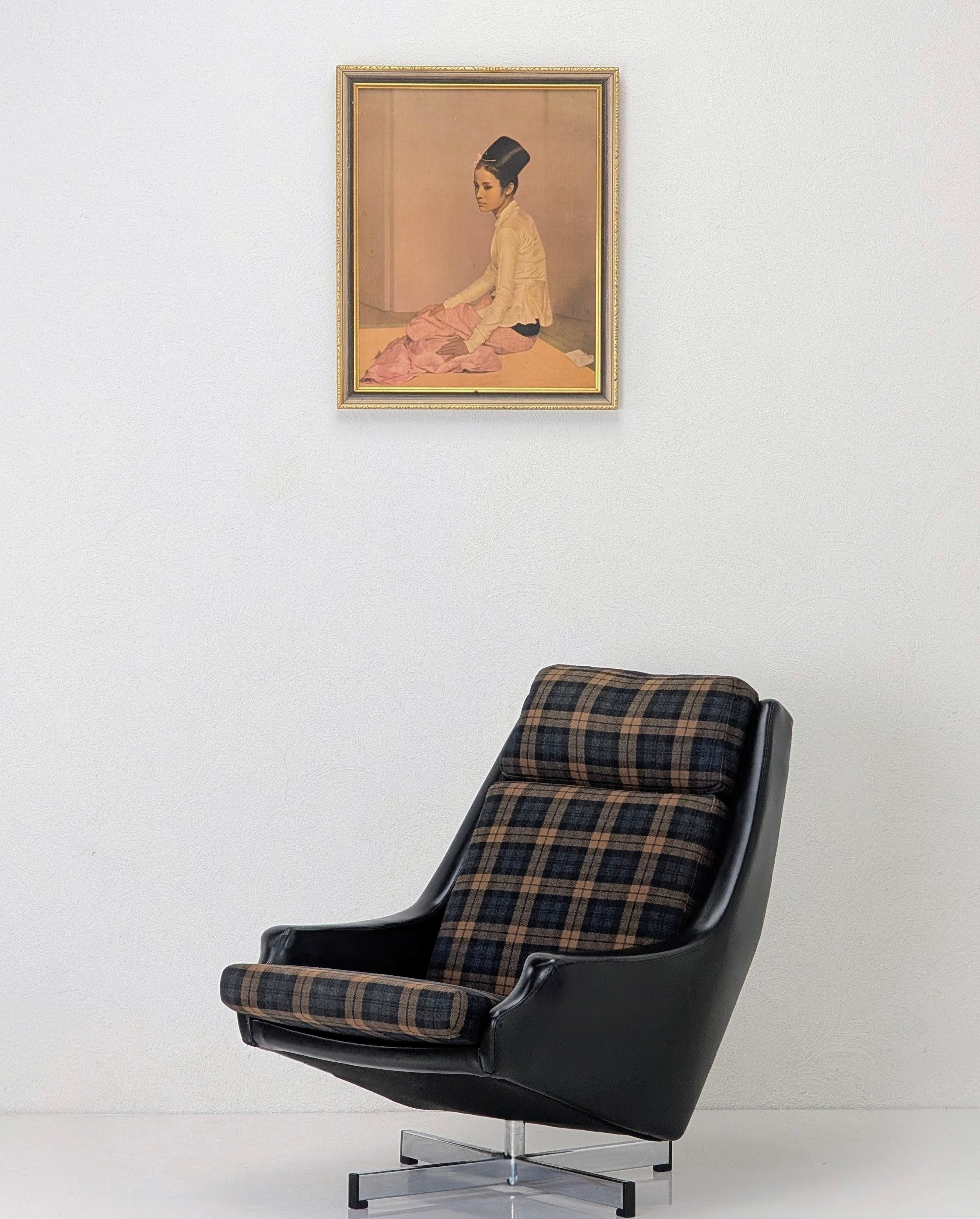 Restored Fred Lowen ‘Fleronde’ Swivel Armchair in Original Scottish Tartan Wool | 1964