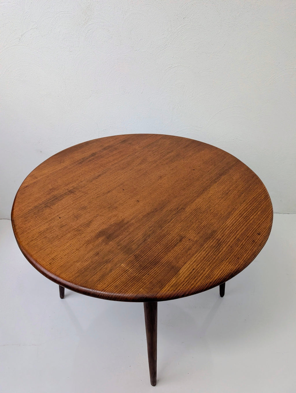Mid-Century Modern Round Dining Table in Solid Oak by Melbourne Chair Company (Melchair) | c.1960s