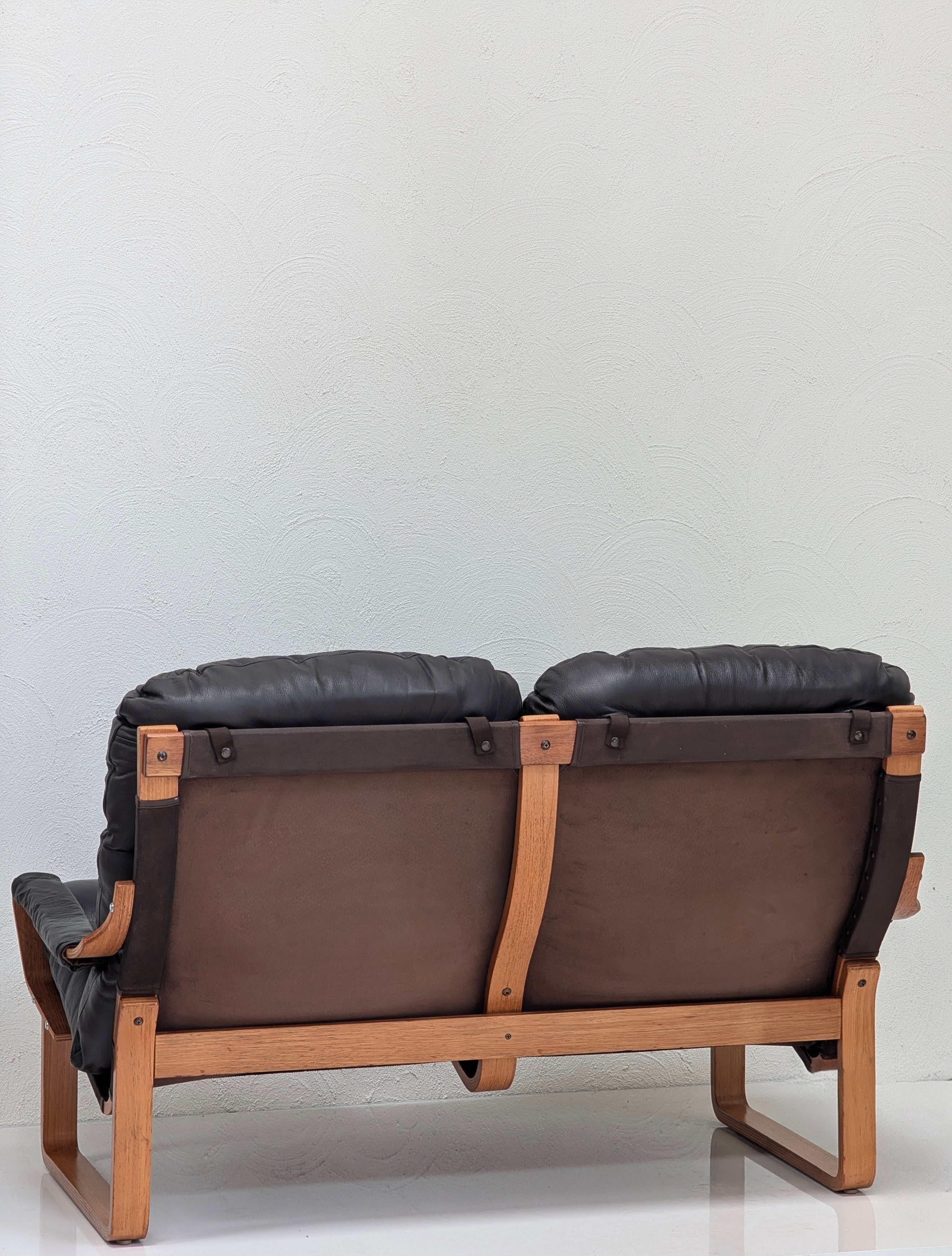 Tessa ‘Monaco’ 2-Seater Sofa in Black Leather – Designed by Fred Lowen