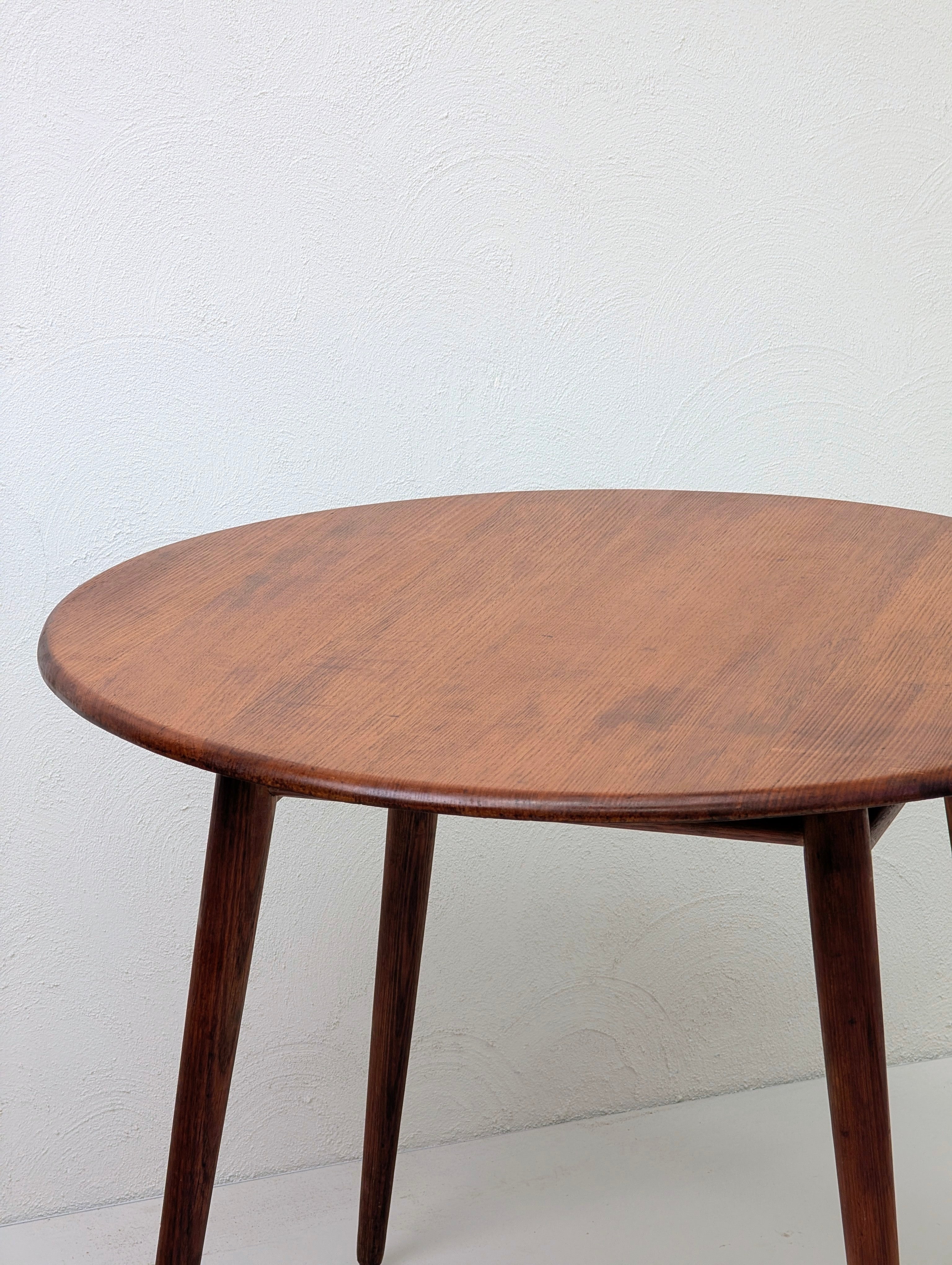 Mid-Century Modern Round Dining Table in Solid Oak by Melbourne Chair Company (Melchair) | c.1960s