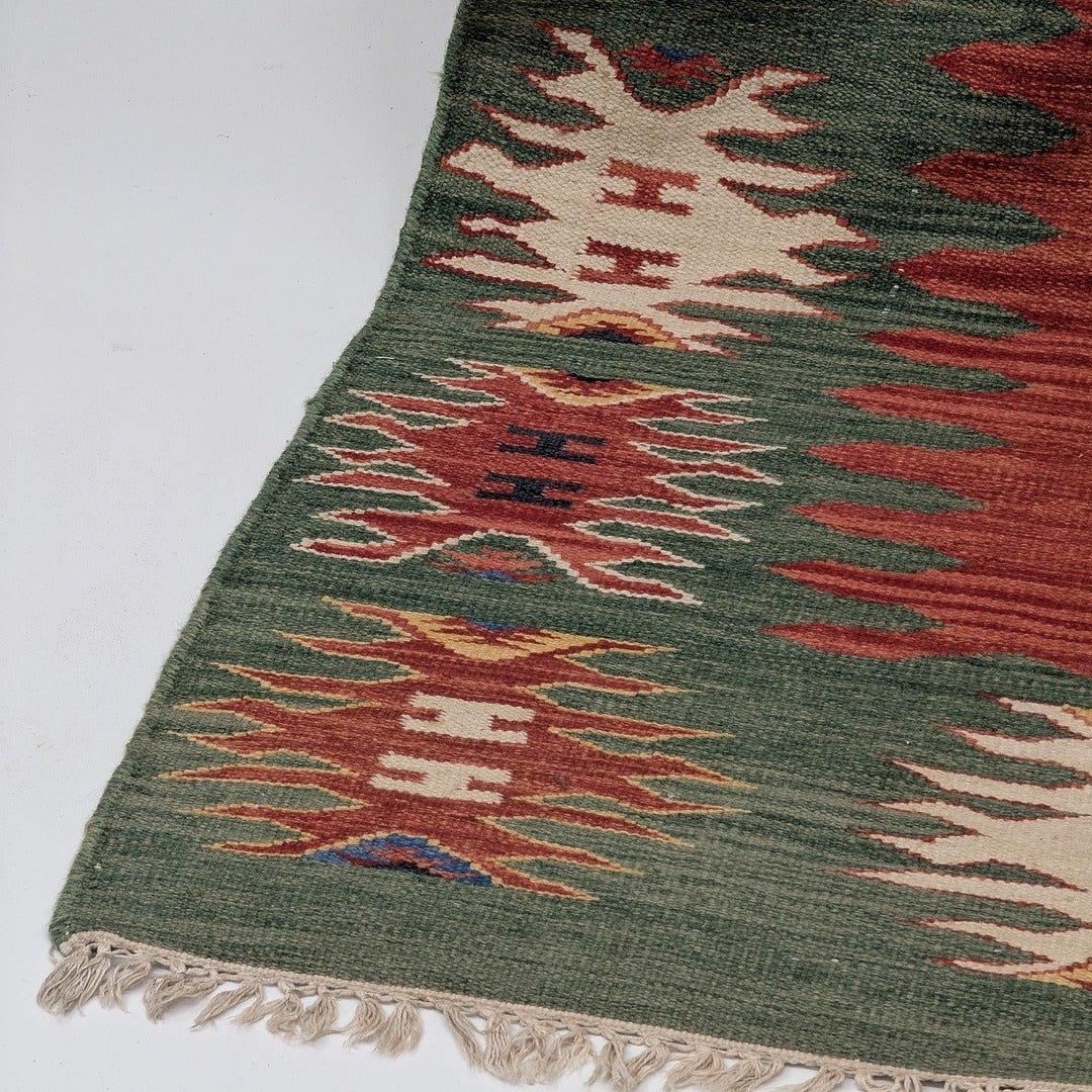Vintage Anatolian 'Cicim' Kilim with Female 'Elibelinde' Motifs, Hand - Woven Wool. Turkey, c.1960 - Fox & Wedge